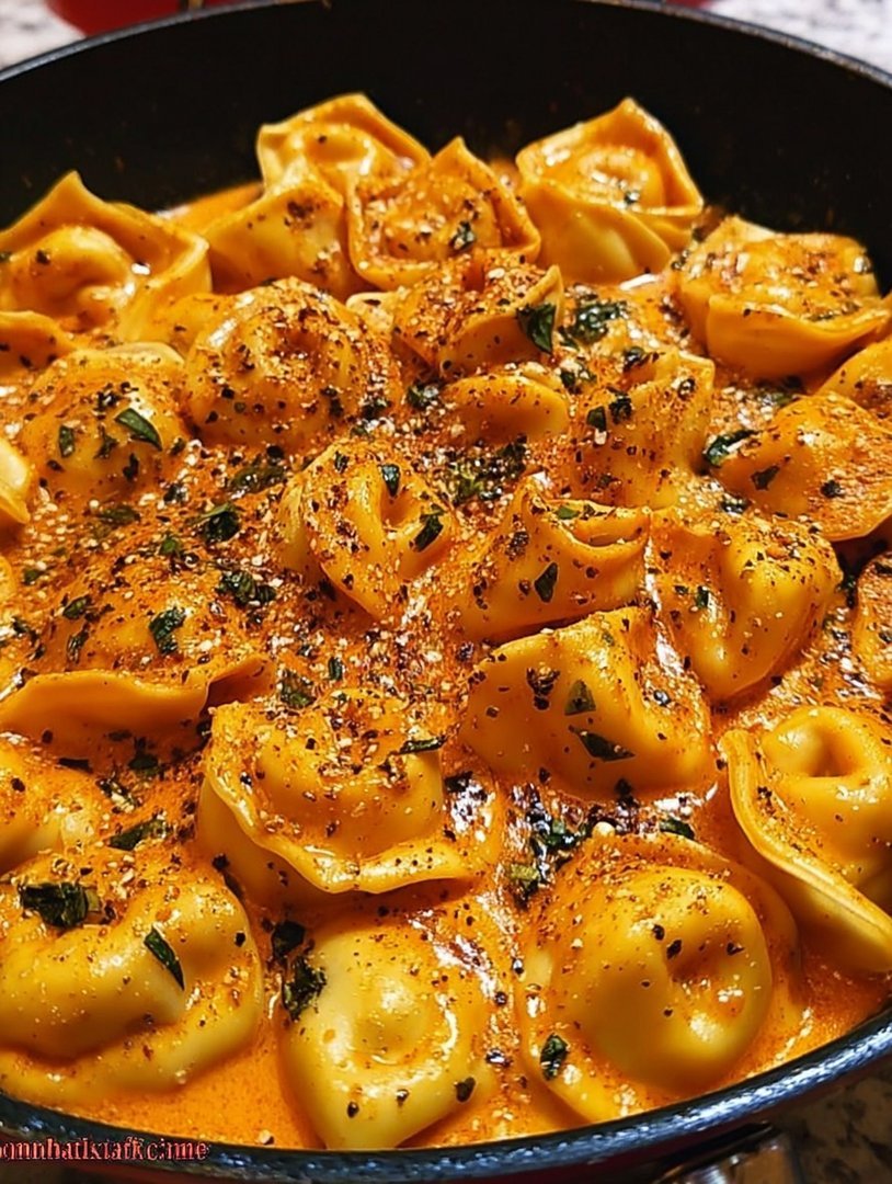One-Pot Spicy Garlic Butter Chicken Tortellini image 2